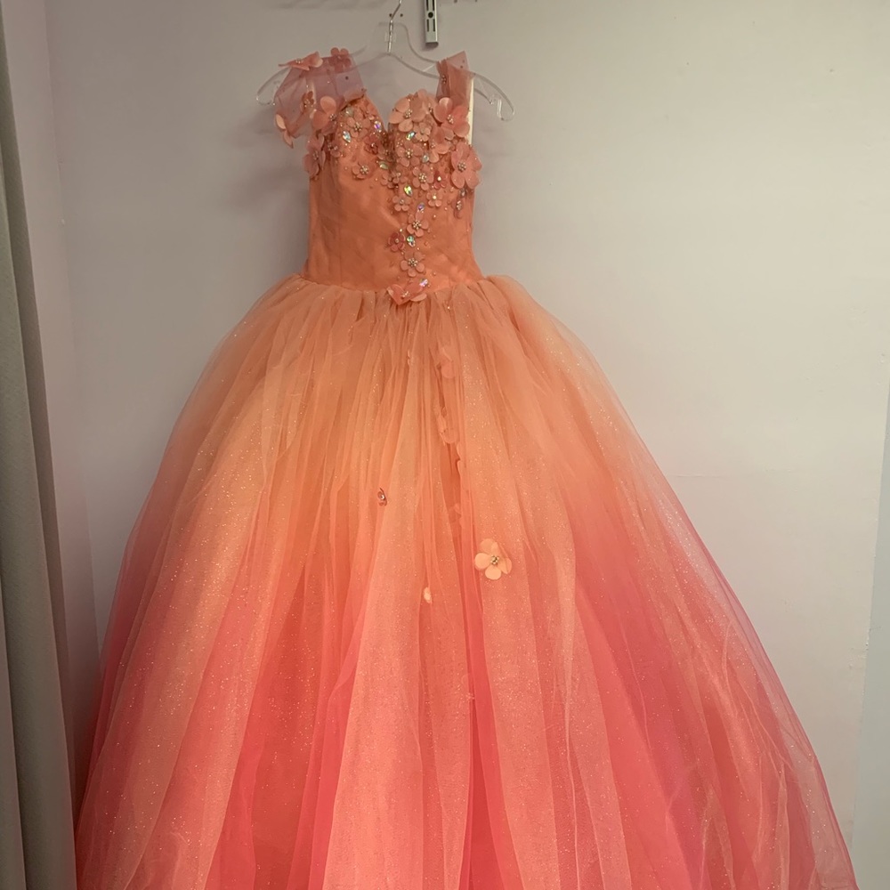 Beautiful color coral dress size 6